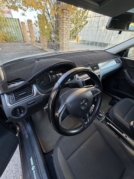 Накидка на панель Skoda Rapid