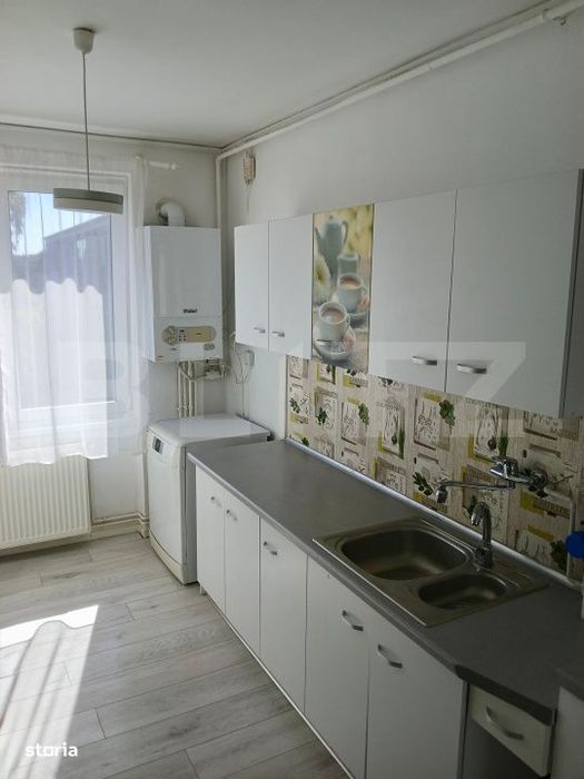 Apartament cu 2 camere, 52 mp, parcare, zona Tractoru