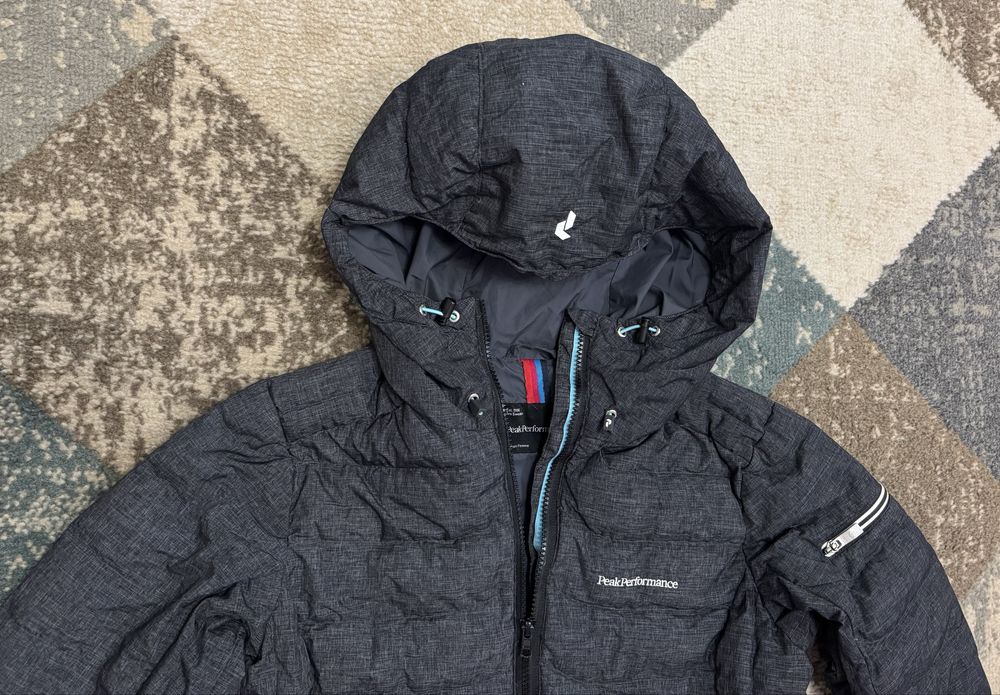 Дамско пухено яке Peak Performance
