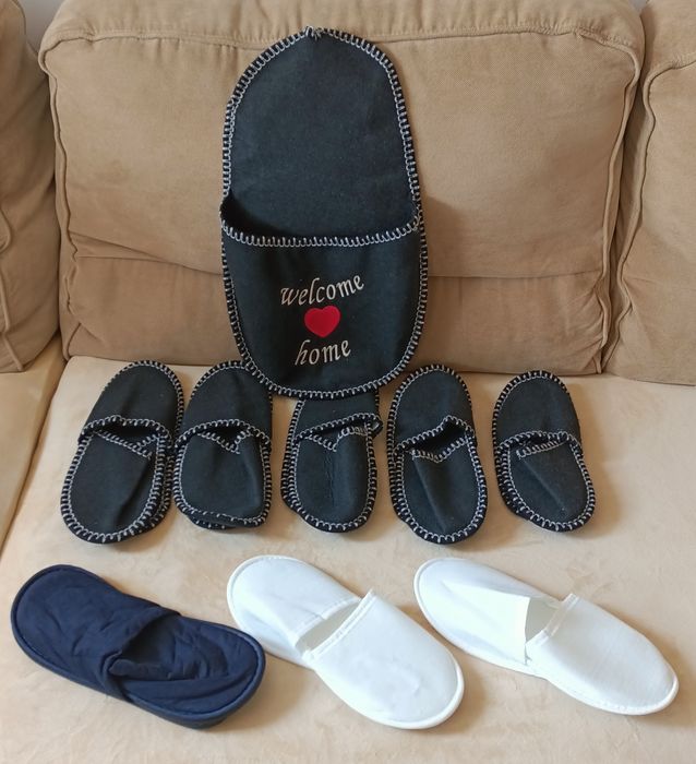 Set papuci de casa cu saculet