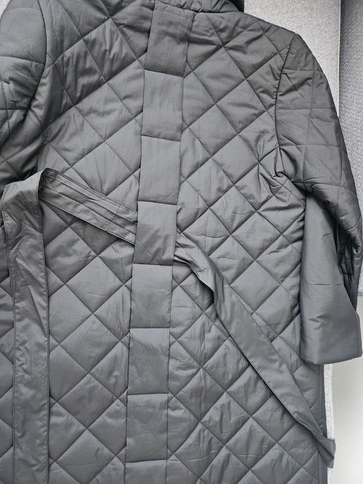 Зимний пуховик с капюшоном