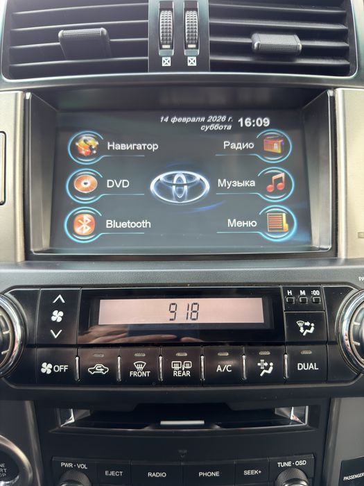 complet cu ramă. Synteco SRTi Radio auto și navigație. A fost instalat pe un Prado 150 din 2011.