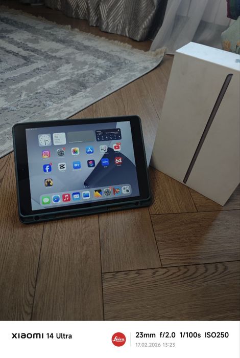 Продам iPad 7 32 гб идеальный