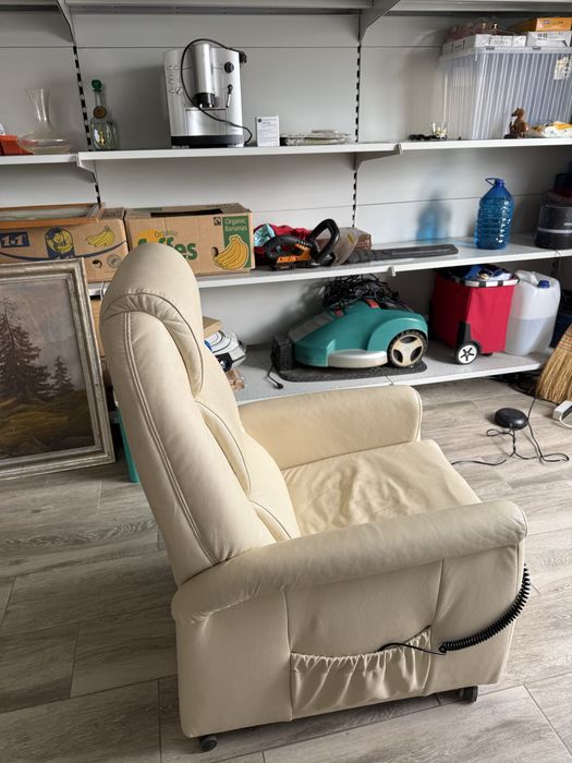 Fotoliu Recliner Electric cu Ajutor la Ridicare (Lift-Up) – Piele Crem