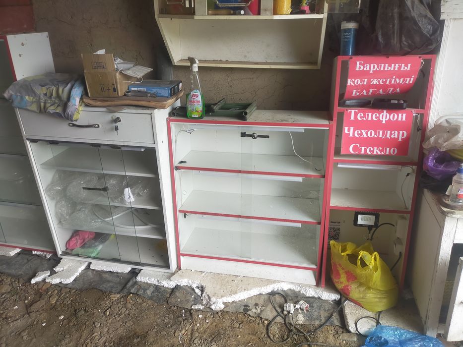Шкаф сеть барі жанып тұр