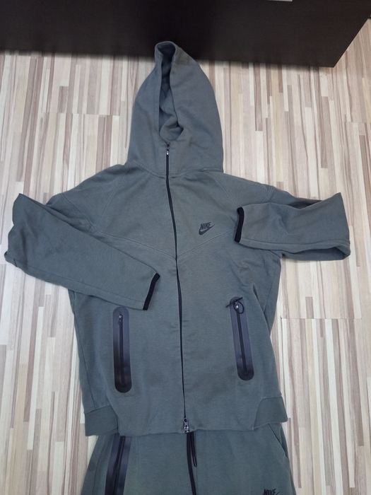 Комплект NIKE TECH,размер S,цена 50лв