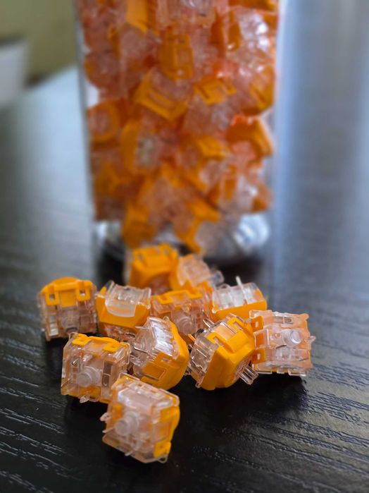 Продавам линейни суичове TTC Venus 100 броя