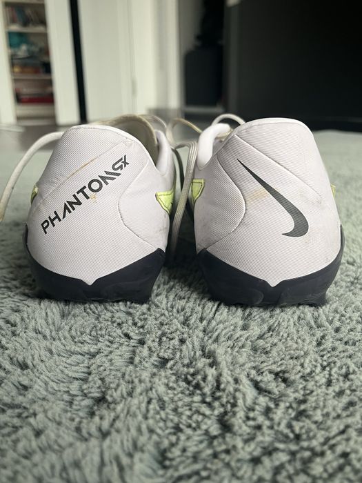 ghete fotbal nike phantom sx