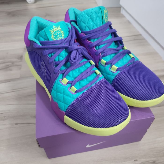 Nike lebron witness 8