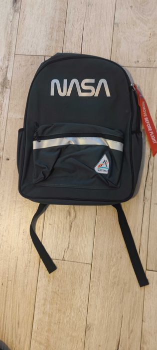 Чисто нова раница NASA