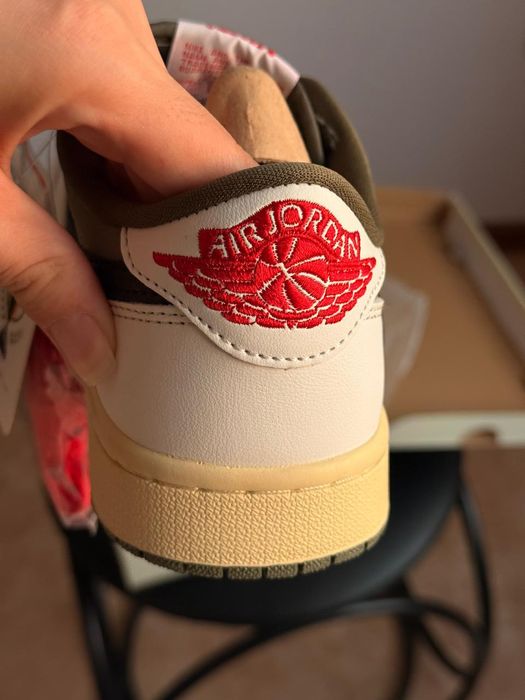 Продам кроссовки