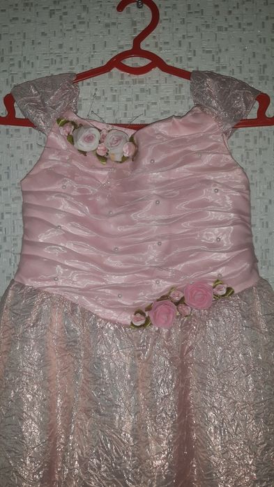 Продам красивое детское платье