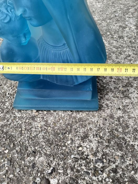 Статуетка на Богородица с младенеца