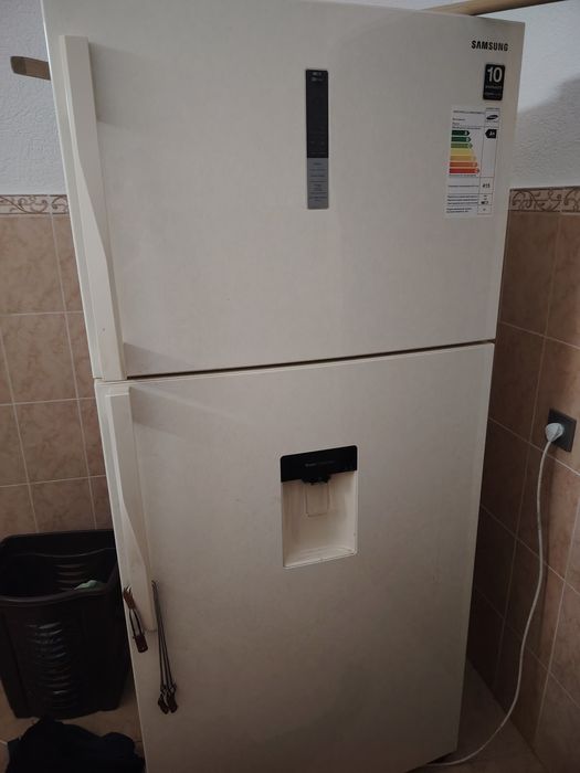 Холодильник продаётся