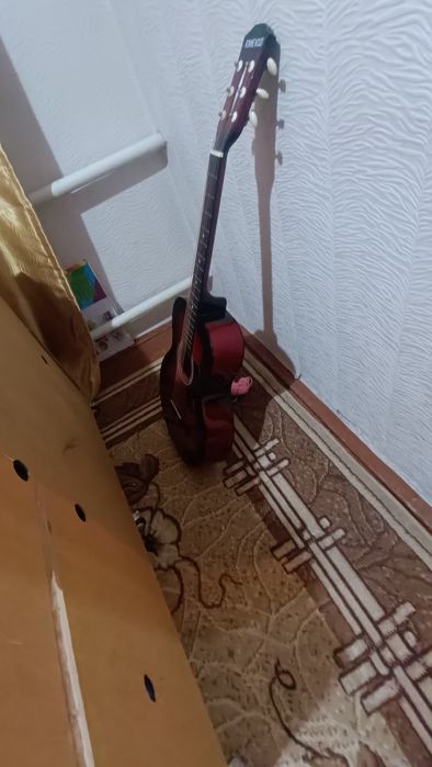 гитара в хорошем состояние