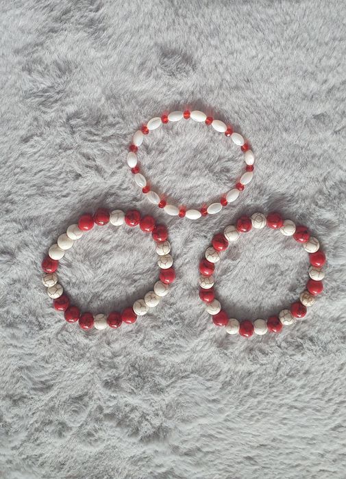 Гривни от естествени камъни