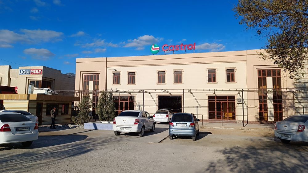 Урганч Шахар Саноатчилар кучасида жойлашган бино ижарага берилади.