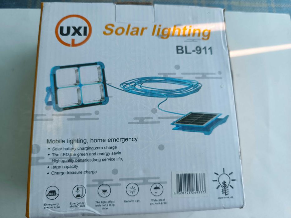 Proiector led cu panou solar 100 W