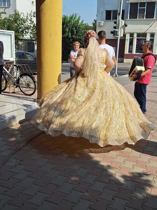 Rochie de mireasa,aurie!