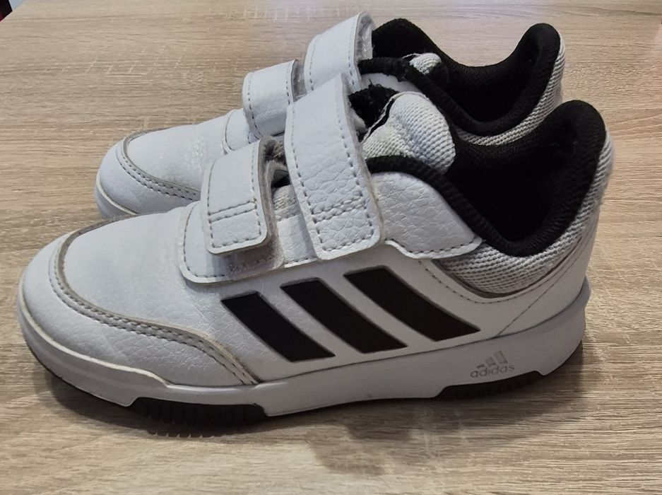 Маратонки адидас