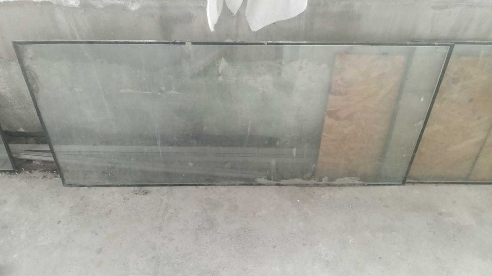 Vand termopan din lemn second hand. Foarte bun. Sticla foarte buna.