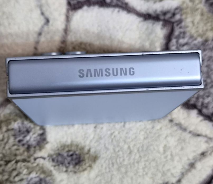 Vand telefon Samsung ZFlip 6 ca nou