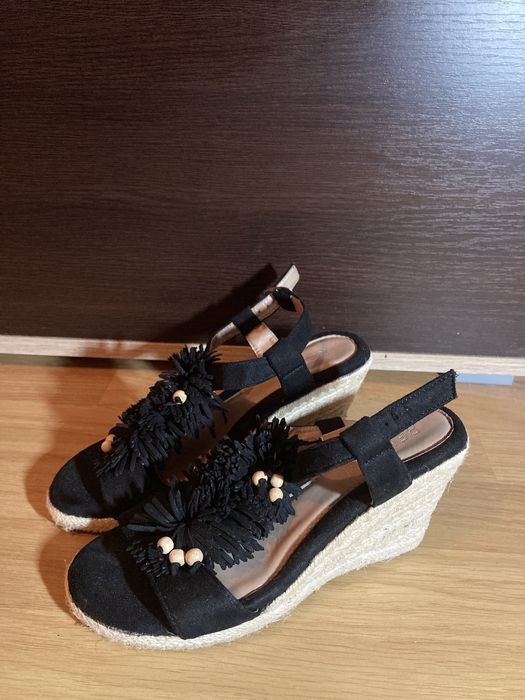 Sandale cu platforma