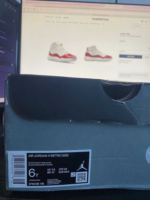 Jordan Kids
Air Jordan 11 "Cherry 2022" sneakers