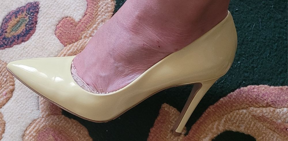 Pantofi stileto galben