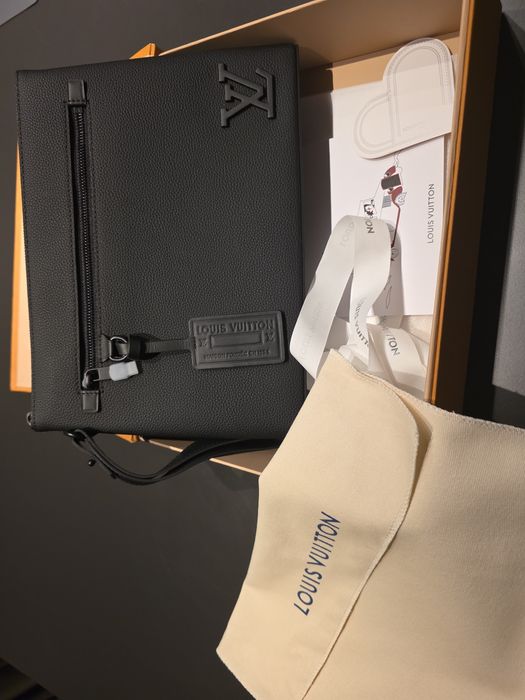 Клъч Louis Vuitton TakeOff Pouch