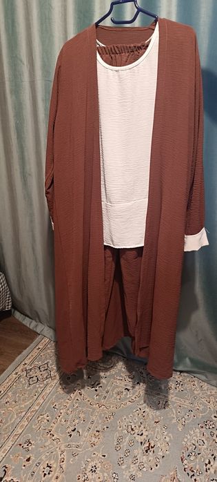 Продам новый костюм тройка