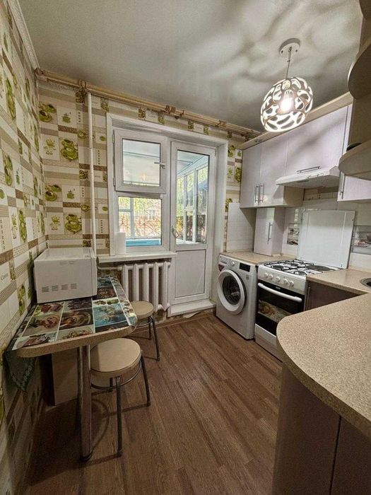 Продам 3- ком квартиру район Уют