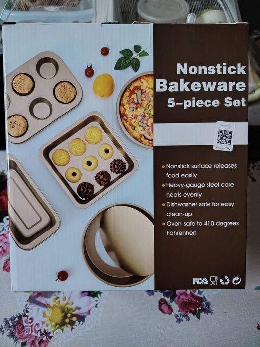 Набор форм для выпечки.