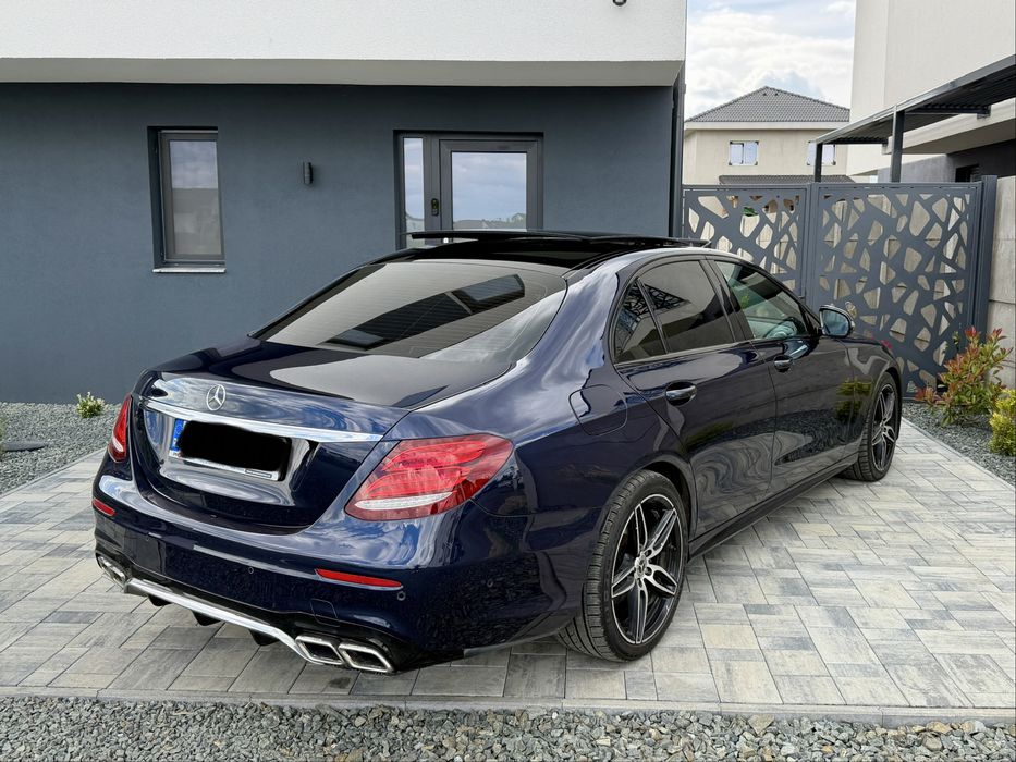 Mercedes Benz E220 AMG 4 Matic