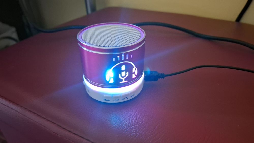 Boxa bluetooth și radio FM