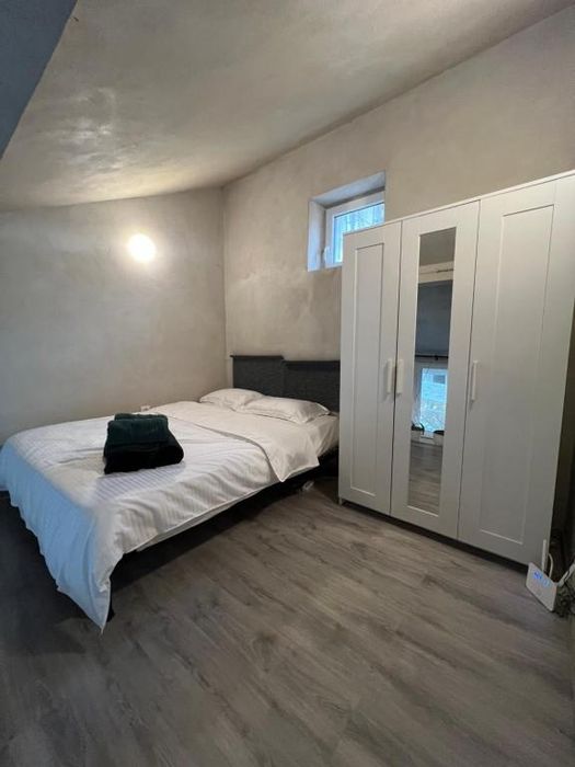 Închiriez casa cu curte proprie. Direct proprietar! Loc parcare