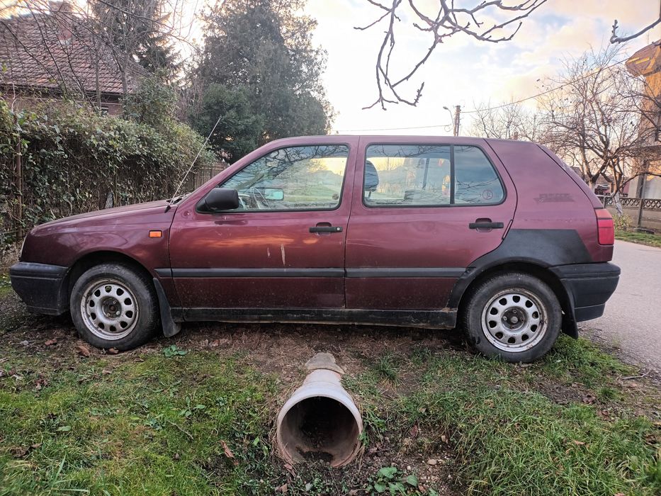 Vând WV GOLF 3  1,6 benzină