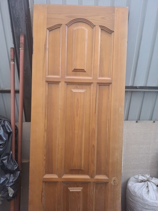 Двери деревянные