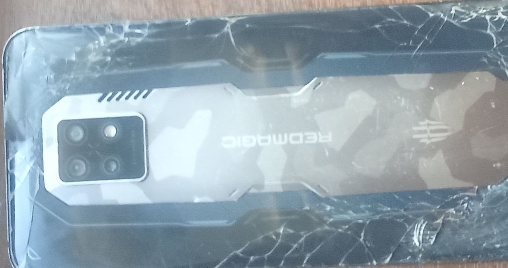 Продается телефон Redmagic 7 s pro не включаеться