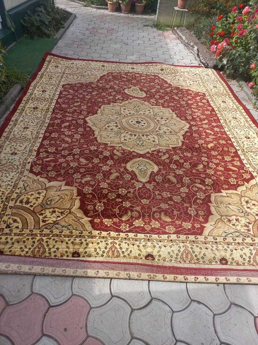 Продам ковёр в хорошем состоянии