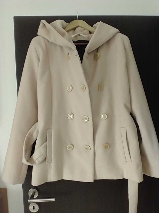 Jacheta Palton lina bej,captusit, gluga, buzunare CA NOU - 395 lei