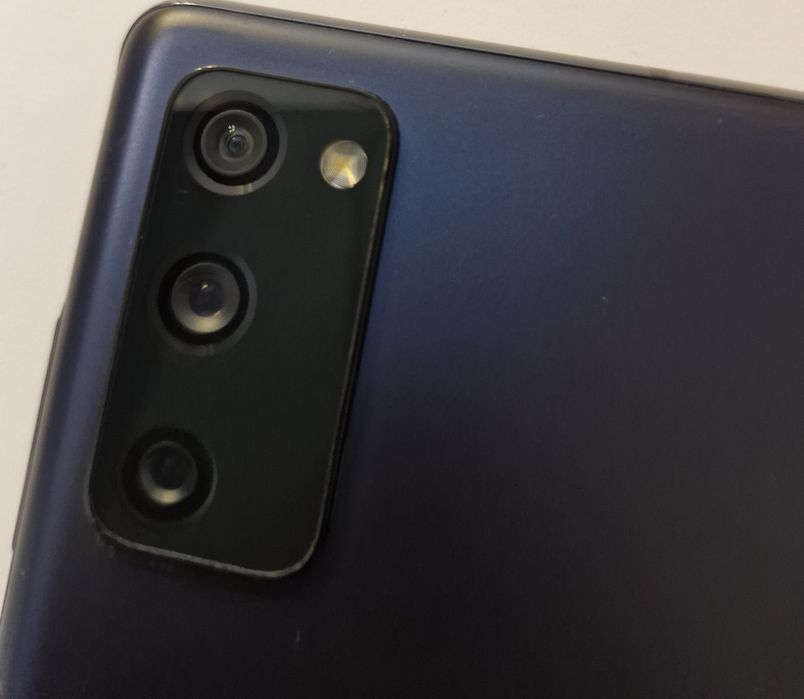 Продаю Samsung Galaxy S20 FE