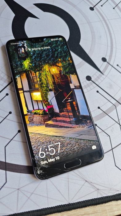 PACHET: Vând Huawei P20 (ecran crăpat,funcțional)+Sony Xperia  10 II(pentru piese;nu pornește)