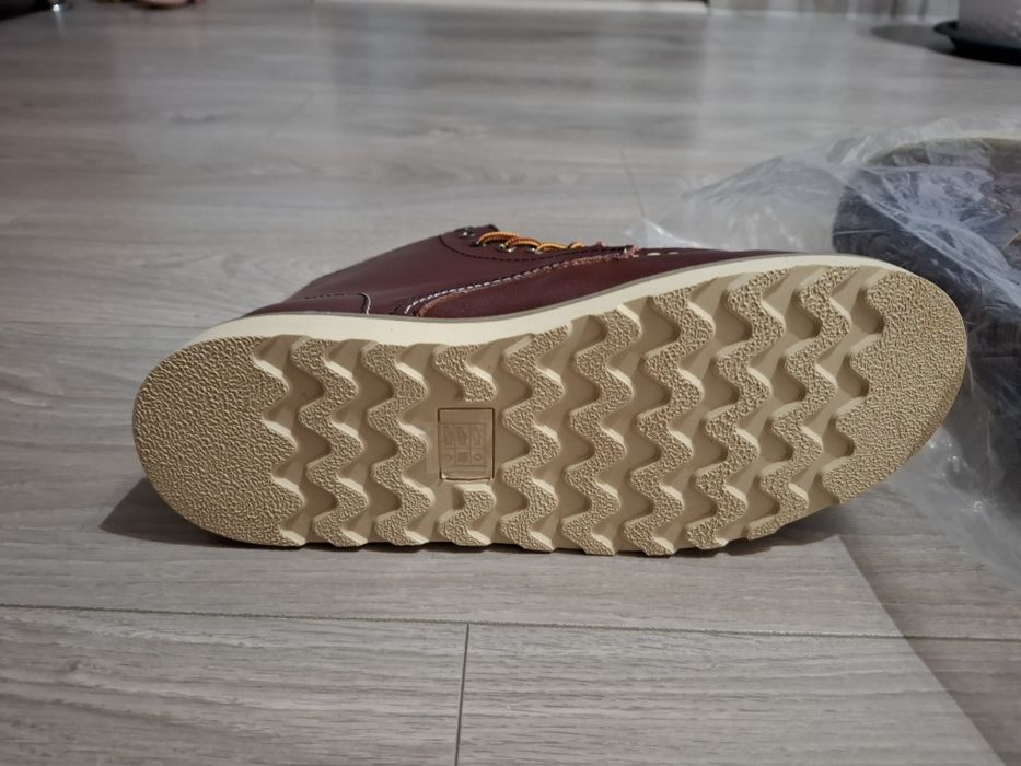 Vând bocanci Model Moc Toe mărimea 42 model Fabulos Top