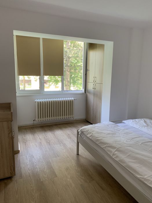 Apartament 2 camere de inchiriat, piata Flora , manastur , decomandat , etaj 2