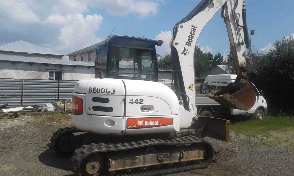 Услуги Мини-экскаватора. Мини экскаватор Bobcat - 7 тонн
