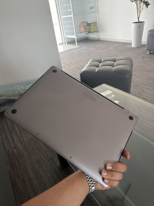 MacBook Pro 16/512 gb touch bar 2017