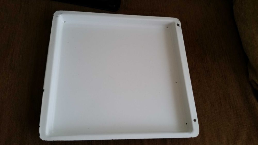 Емайлирани тави- 22 лв Намалени!!