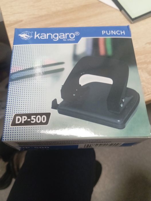 Продам дырокол  новый