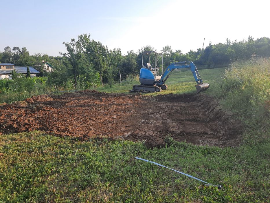 Услуги с мини багер (бобкат), къртене с чук, събаряне на къщи, изкопи!
